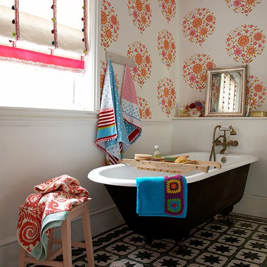 Casual Casa Cozy eclectic bathrooms